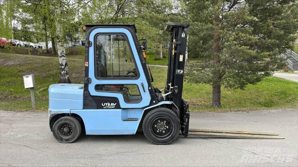 Utilev UT 30 PD Дизельные погрузчики