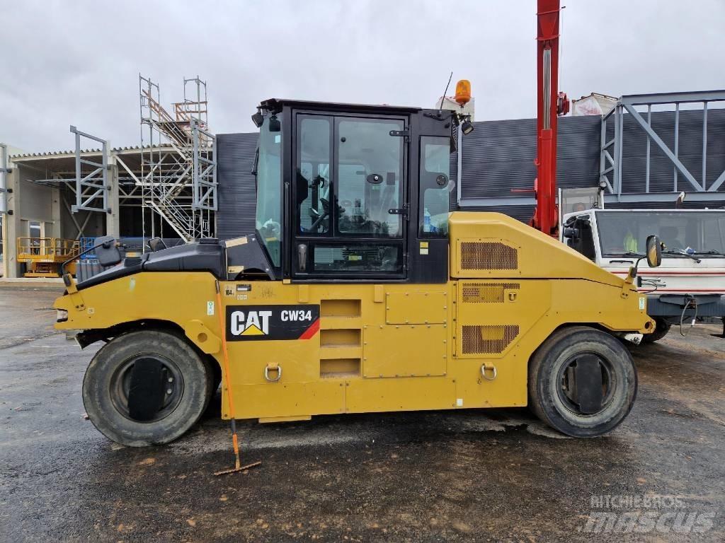 CAT CW34 Пневматические катки