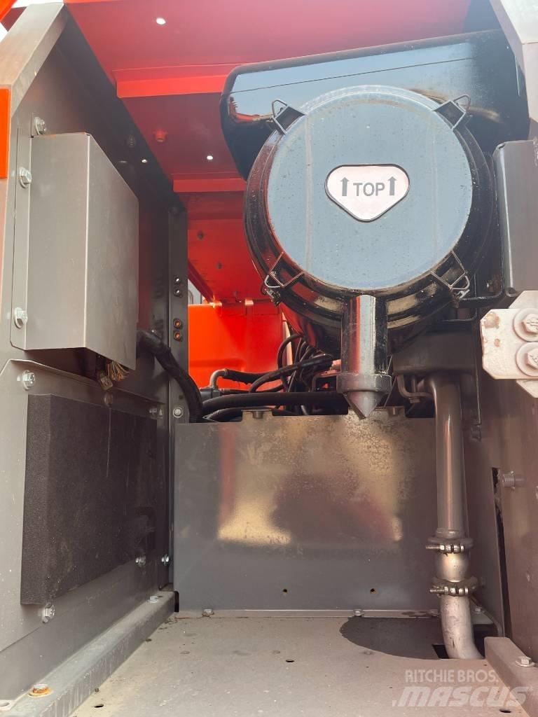 Hitachi 210LC Гусеничные экскаваторы