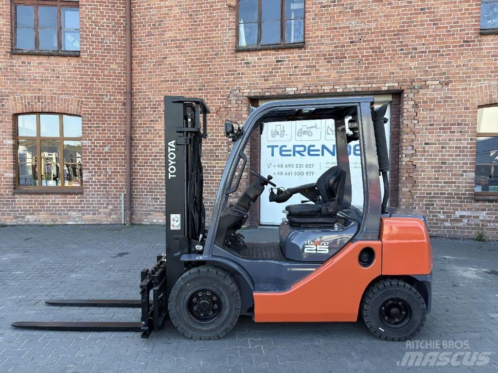 Toyota 02-8 FDF 25 Дизельные погрузчики
