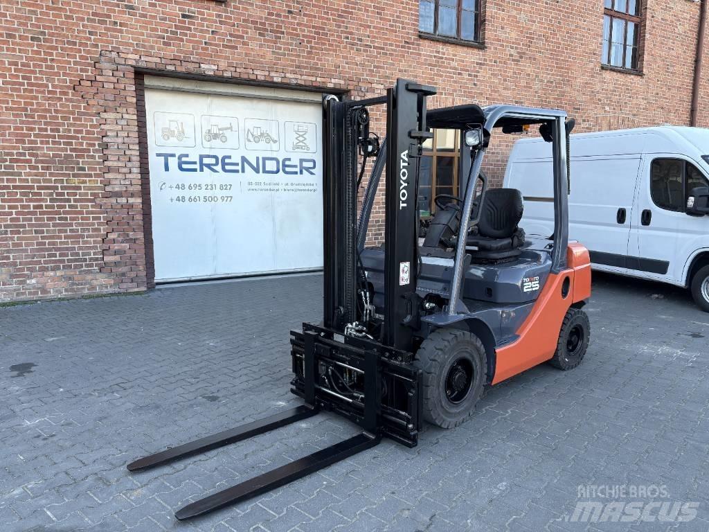Toyota 02-8 FDF 25 Дизельные погрузчики