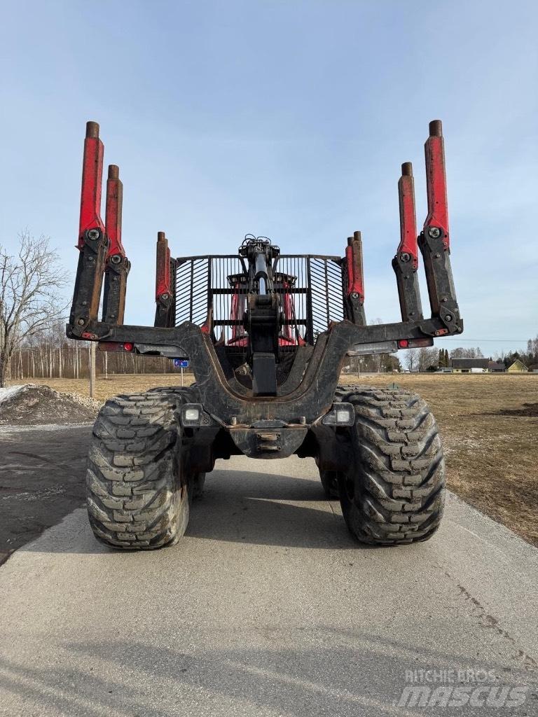 Komatsu 895 Форвардеры