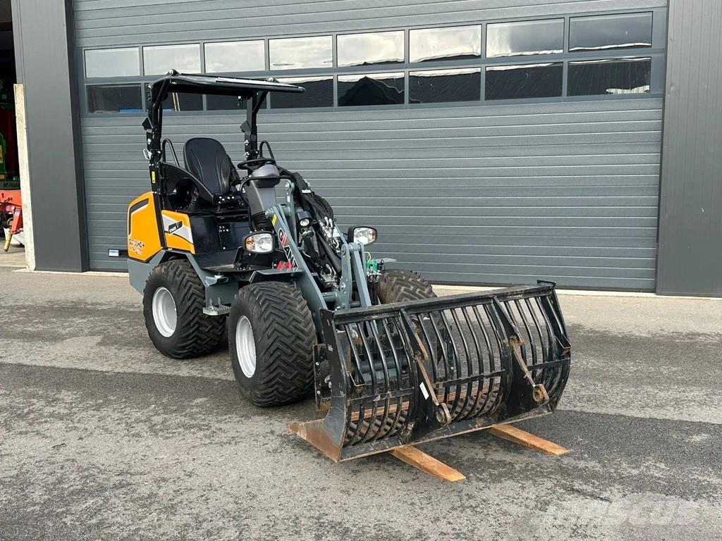 GiANT G2700HD+ Малые погрузчики