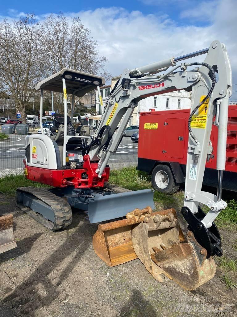 Takeuchi TB225 Мини-экскаваторы