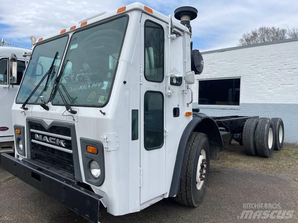 Mack LEU613 Шасси с кабиной
