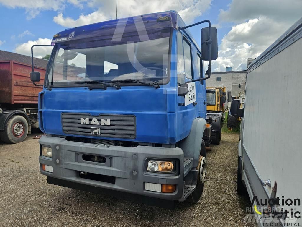 MAN 18.225 Шасси с кабиной