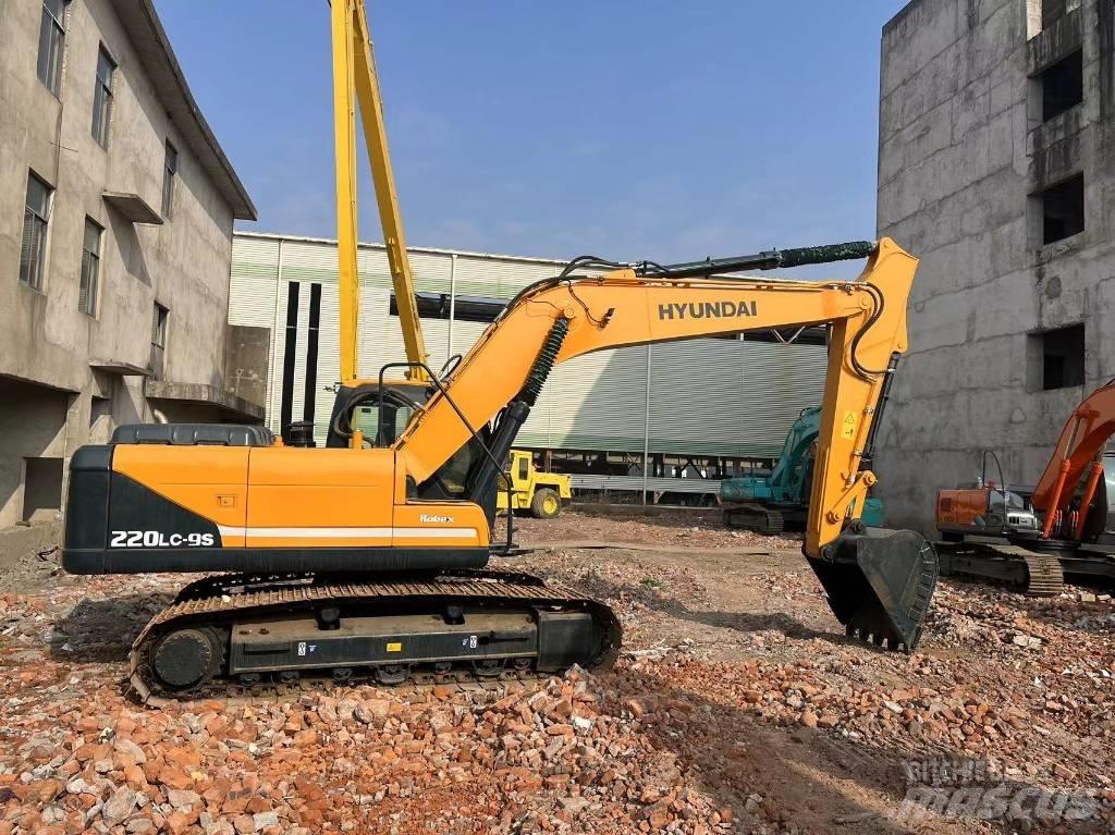 Hyundai R220 Гусеничные экскаваторы