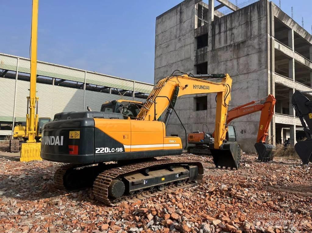 Hyundai R220 Гусеничные экскаваторы