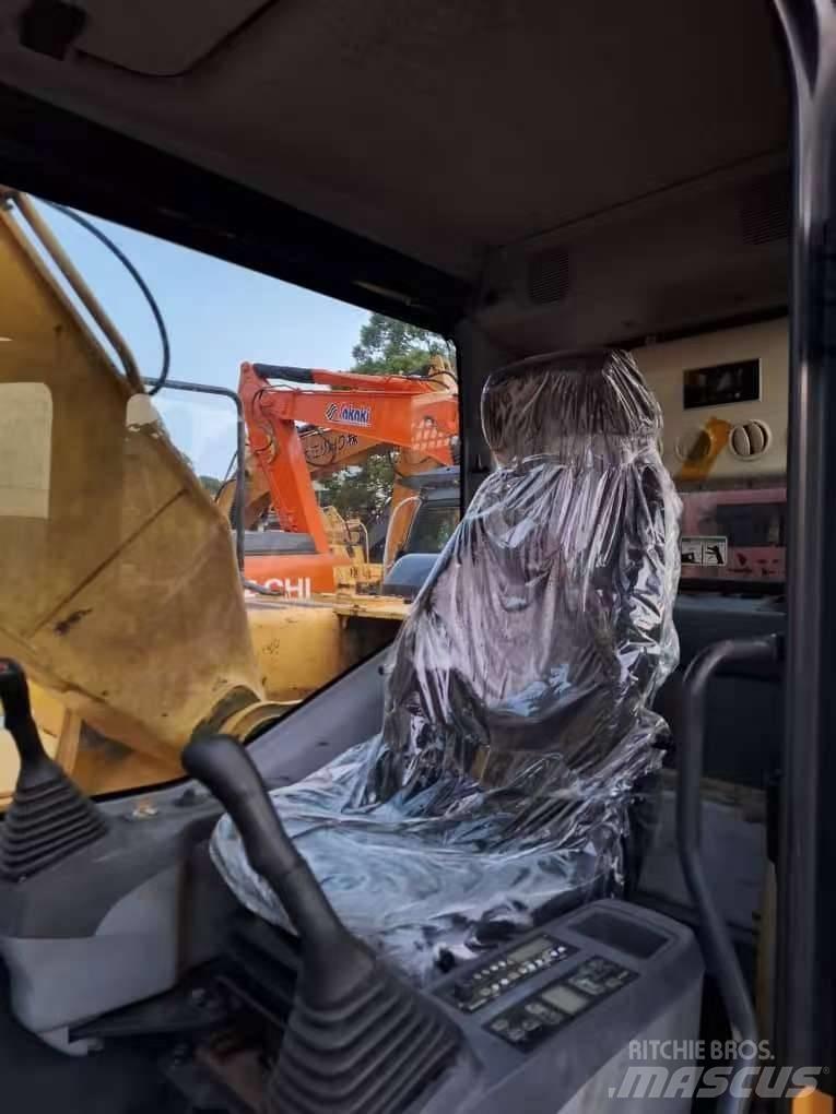 Komatsu PC 200-7 Гусеничные экскаваторы