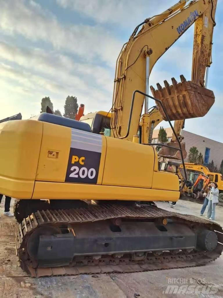 Komatsu PC 200-7 Гусеничные экскаваторы