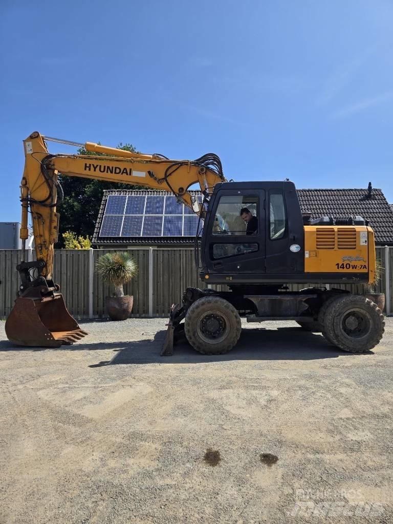 Hyundai Robex 140 W Колёсные экскаваторы