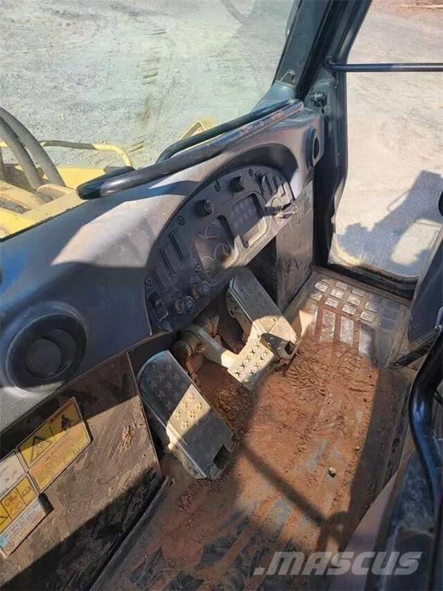 CAT 953C Гусеничные фронтальные погрузчики