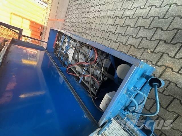 Holland Lift A151EV Ножничные подъемники