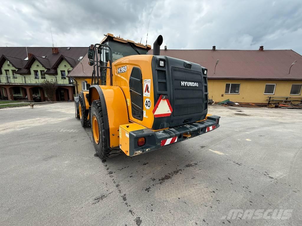 Hyundai HL 960 Фронтальные погрузчики
