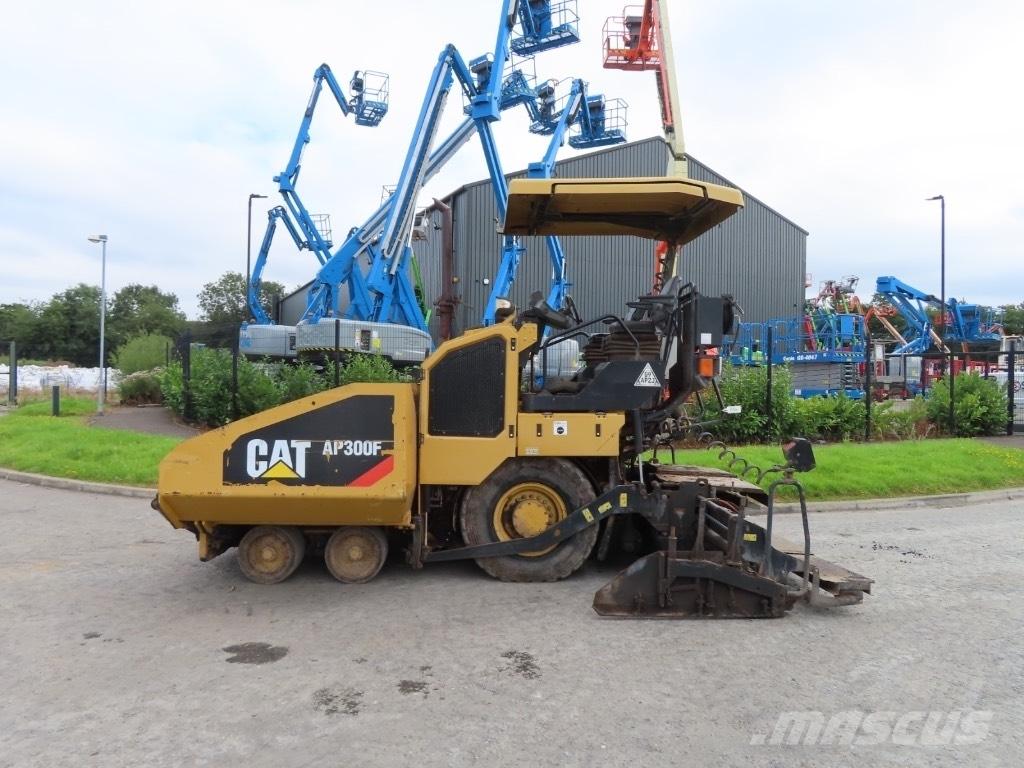 CAT AP 300 Асфальтоукладчики