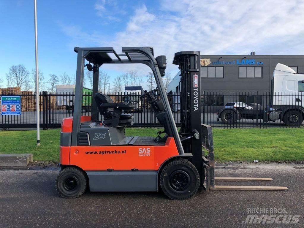 Toyota 7FBMF25 Электропогрузчики