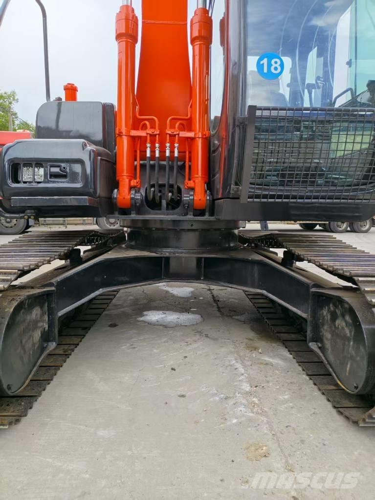 Hitachi ZX 120 Гусеничные экскаваторы