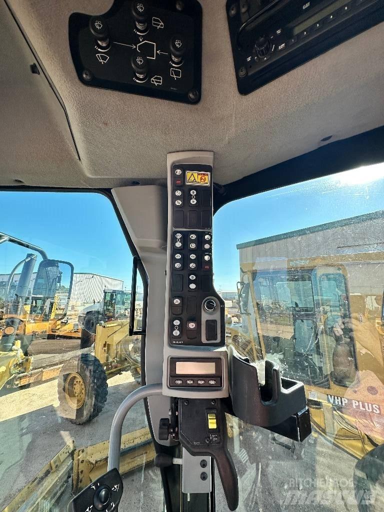 CAT 12 M 2 Грейдеры