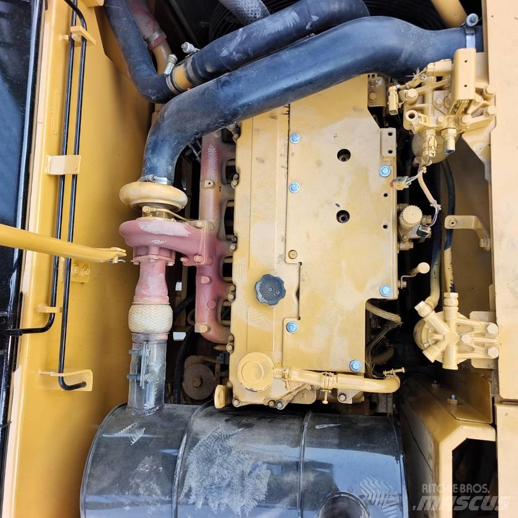 CAT 320D Гусеничные экскаваторы