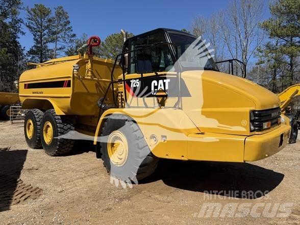 CAT 725 Поливочные машины