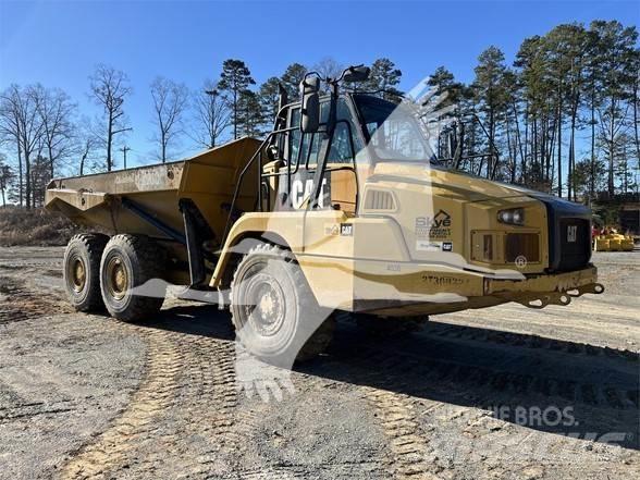 CAT 725C2 Шарнирно-сочленённые самосвалы