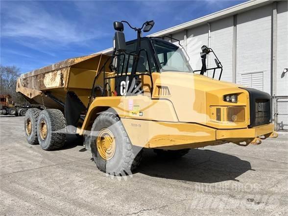 CAT 730C2 Шарнирно-сочленённые самосвалы