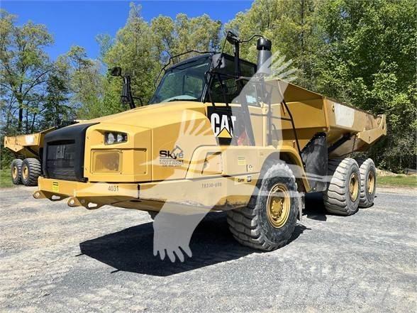 CAT 730C2 Шарнирно-сочленённые самосвалы