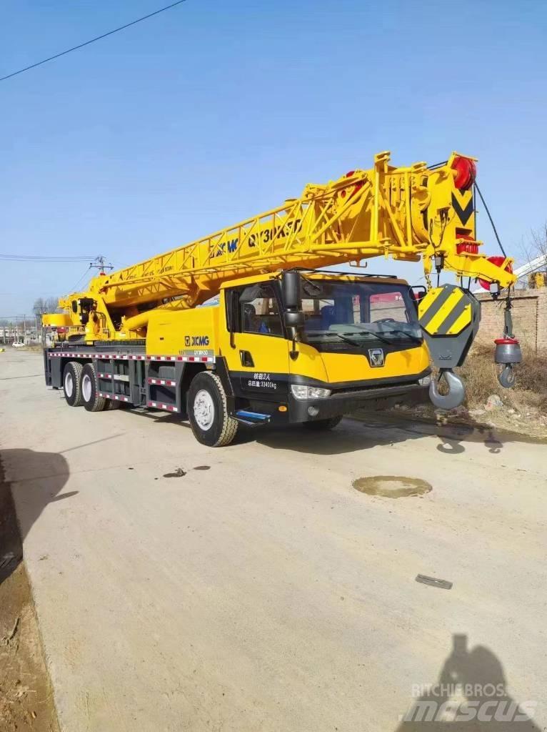 XCMG QY30T Автокраны