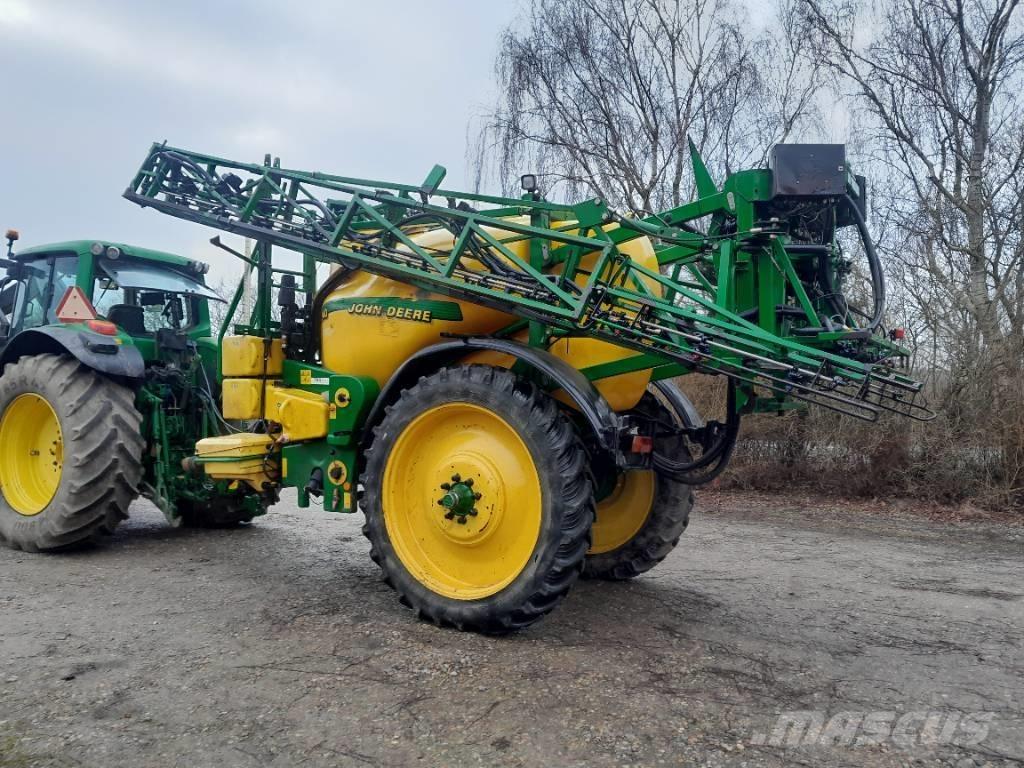 John Deere 840 Прицепные опрыскиватели