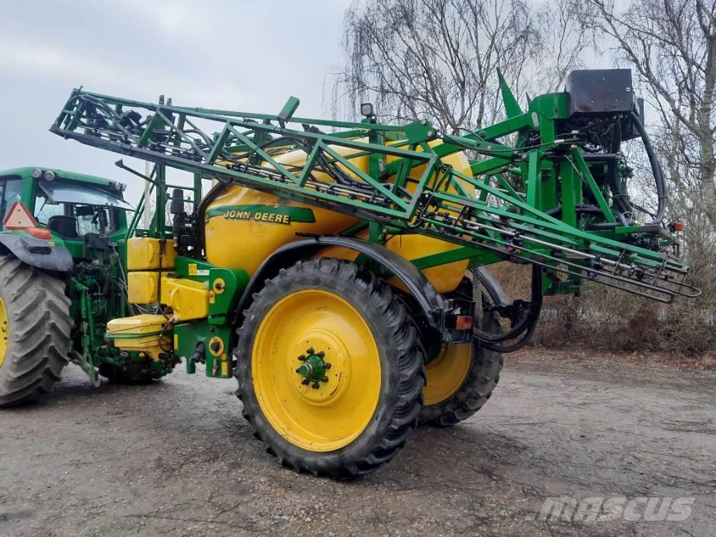 John Deere 840 Прицепные опрыскиватели