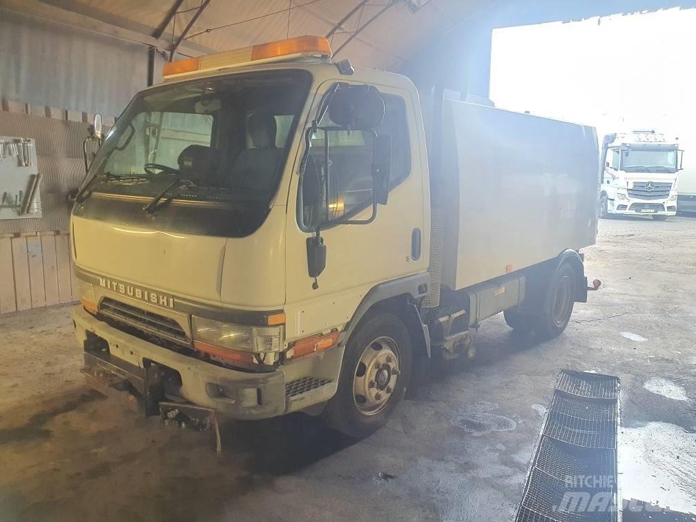 Mitsubishi Canter Вакуумные уборочные машины
