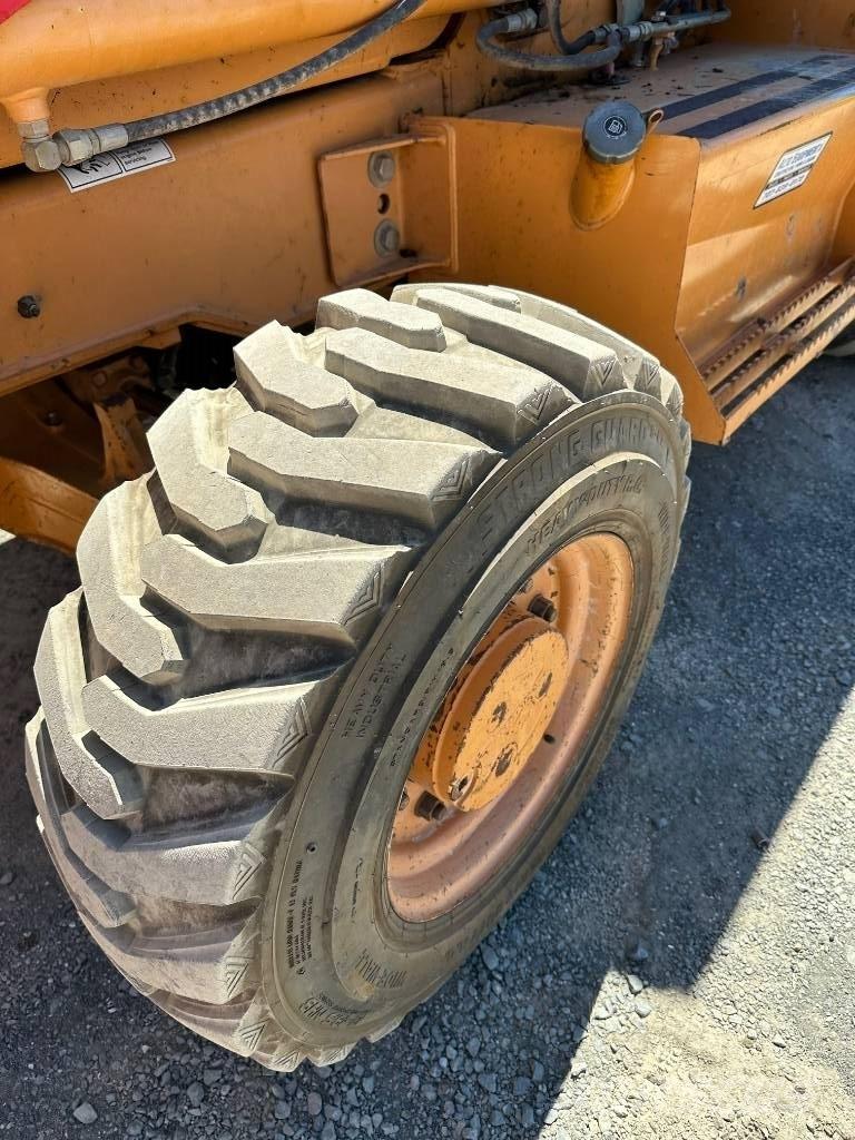 CASE 570 M XT Фронтальные погрузчики