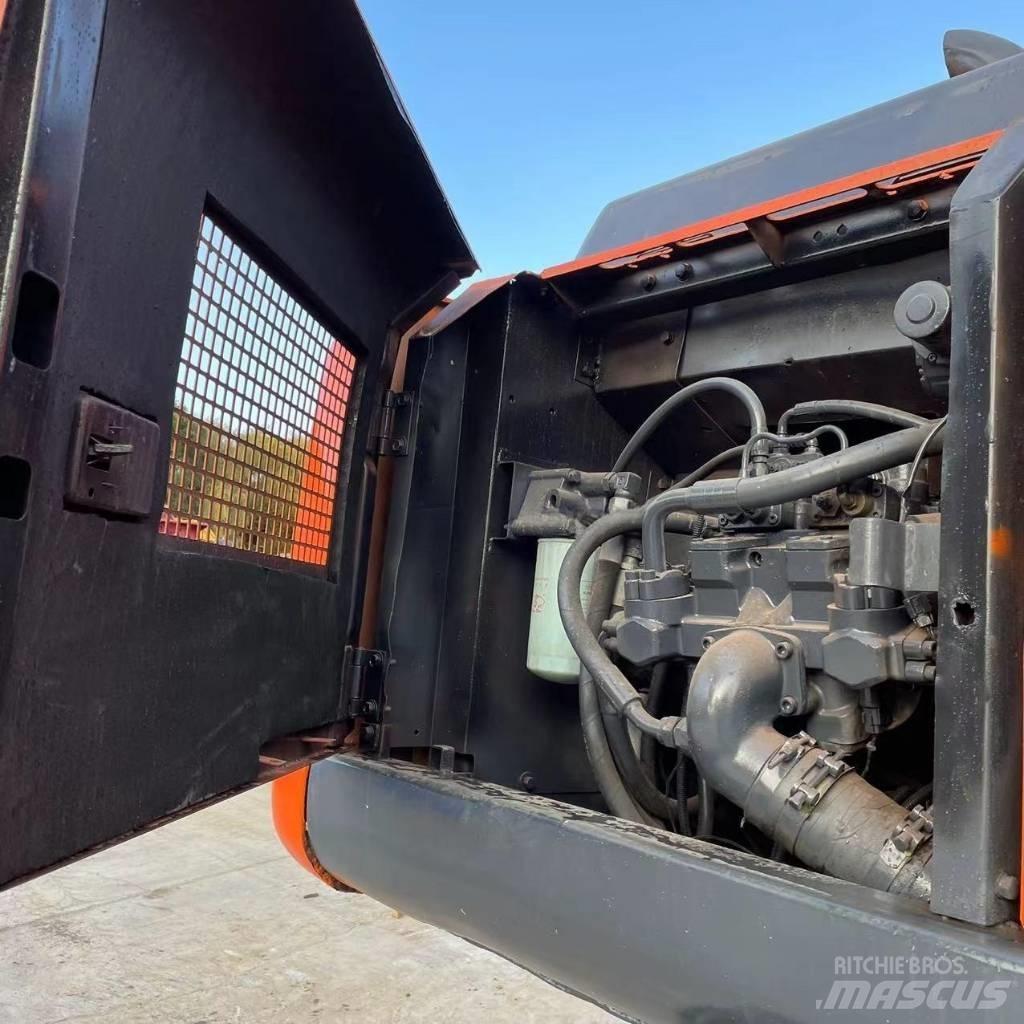 Hitachi ZX200 Гусеничные экскаваторы