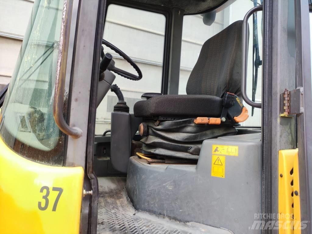 Volvo L 30 B Фронтальные погрузчики