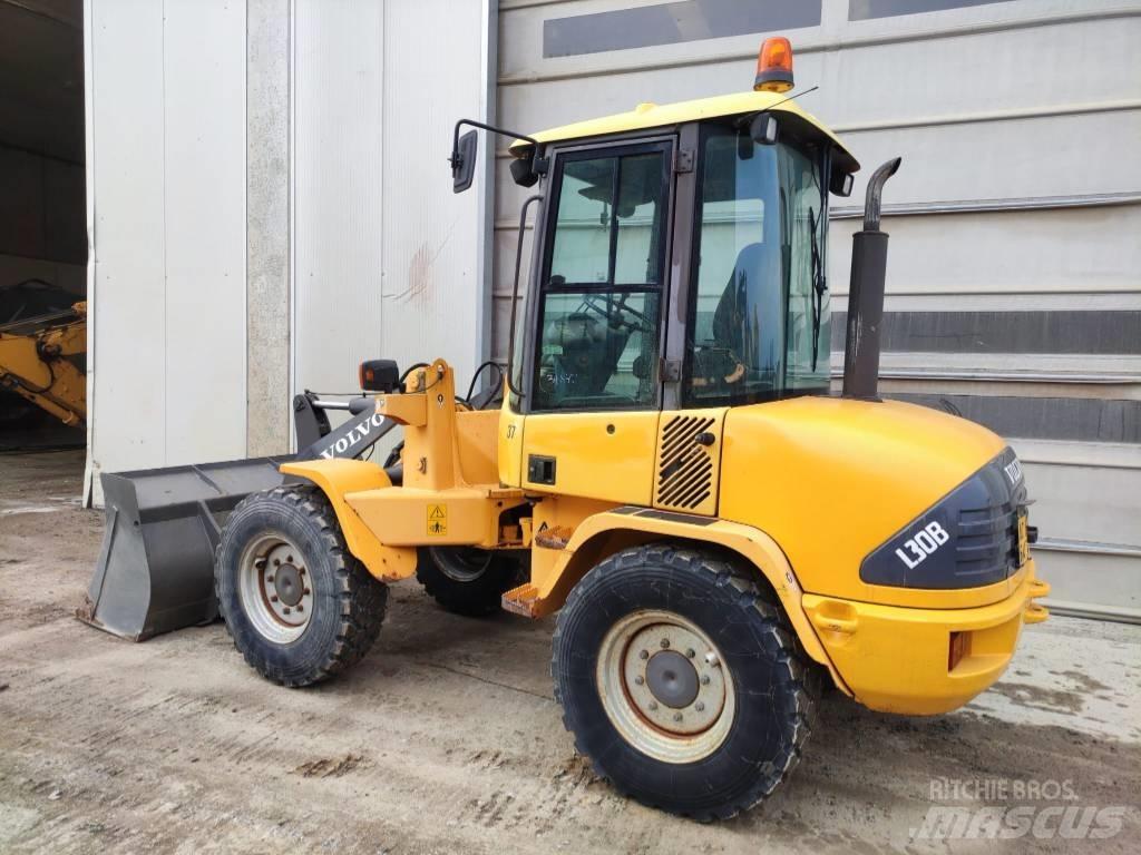Volvo L 30 B Фронтальные погрузчики