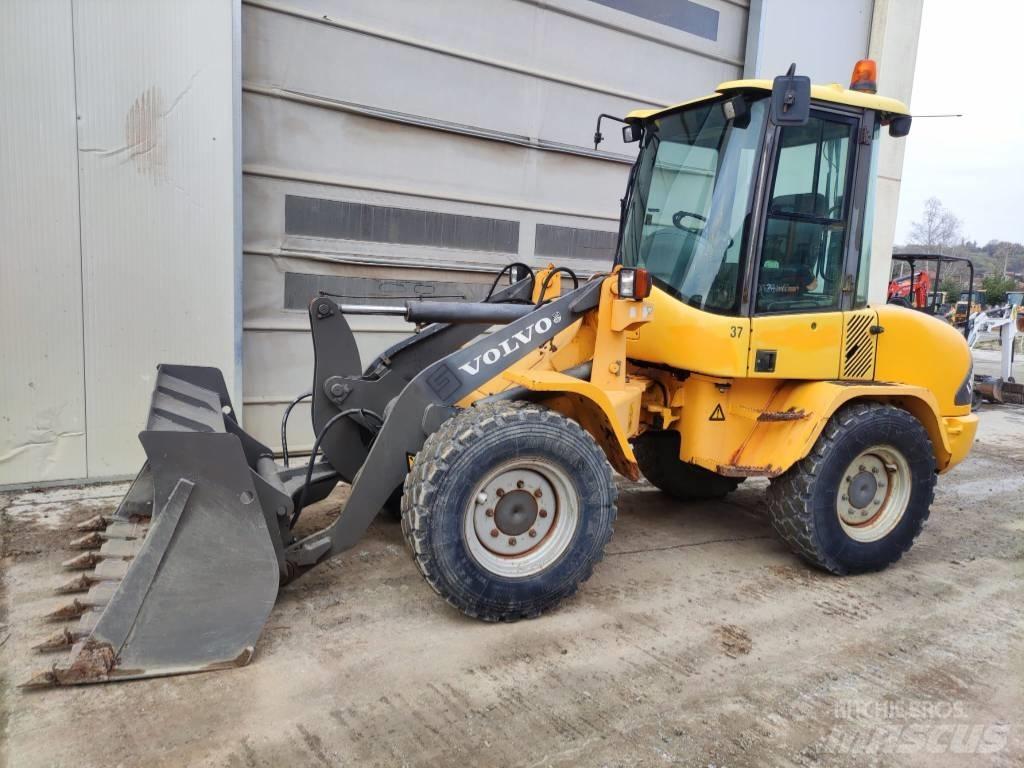 Volvo L 30 B Фронтальные погрузчики
