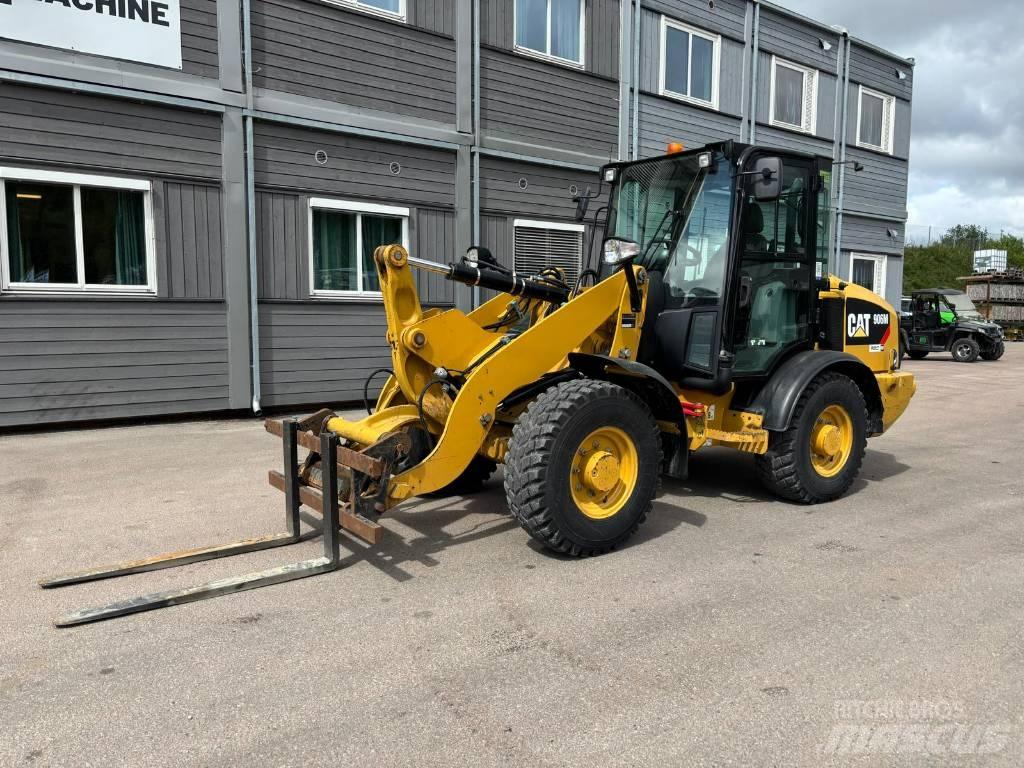 CAT 906M Фронтальные погрузчики