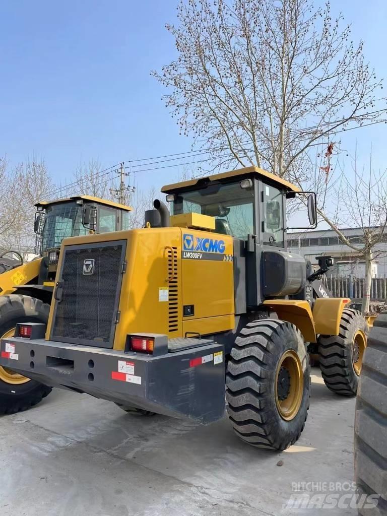 XCMG LW 300 FV Фронтальные погрузчики