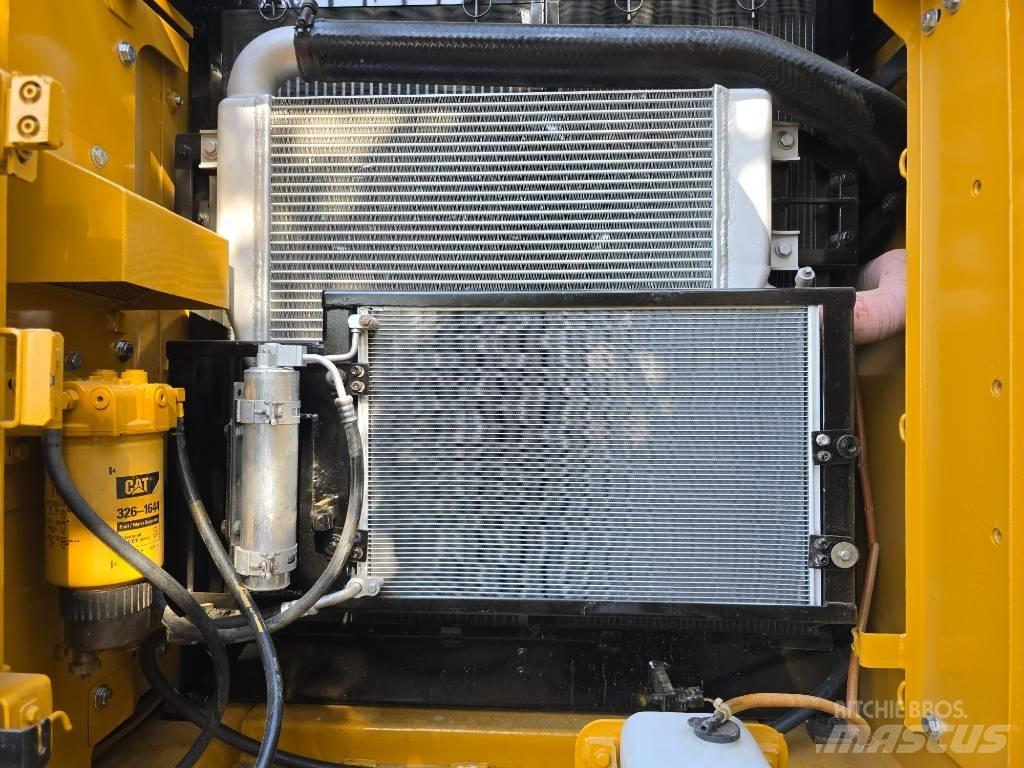 CAT 320D2 Гусеничные экскаваторы