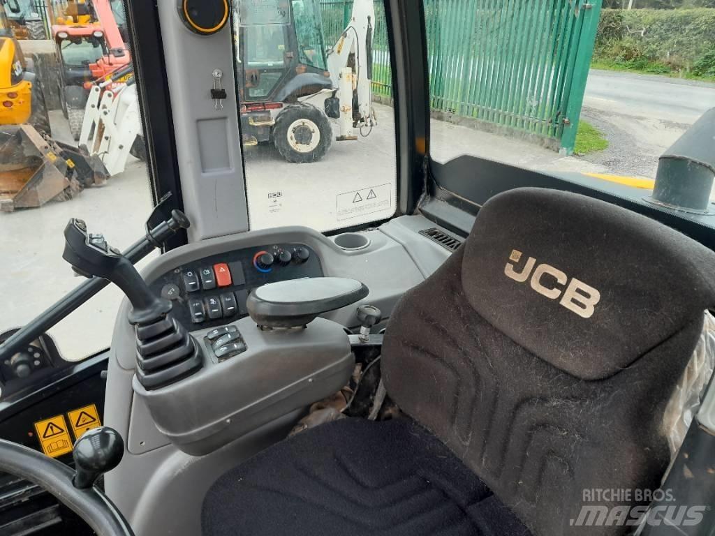 JCB TM 320 S Сельскохозяйственные телескопические погрузчики