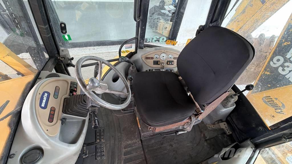 Komatsu WB 93 R Экскаваторы-погрузчики