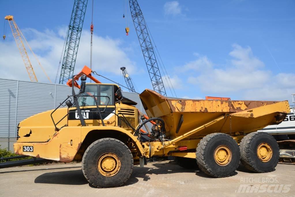 CAT 735 Шарнирно-сочленённые самосвалы
