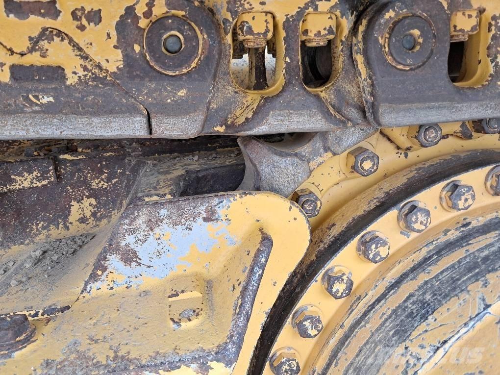 Komatsu D61PXI-24E0 Гусеничные бульдозеры