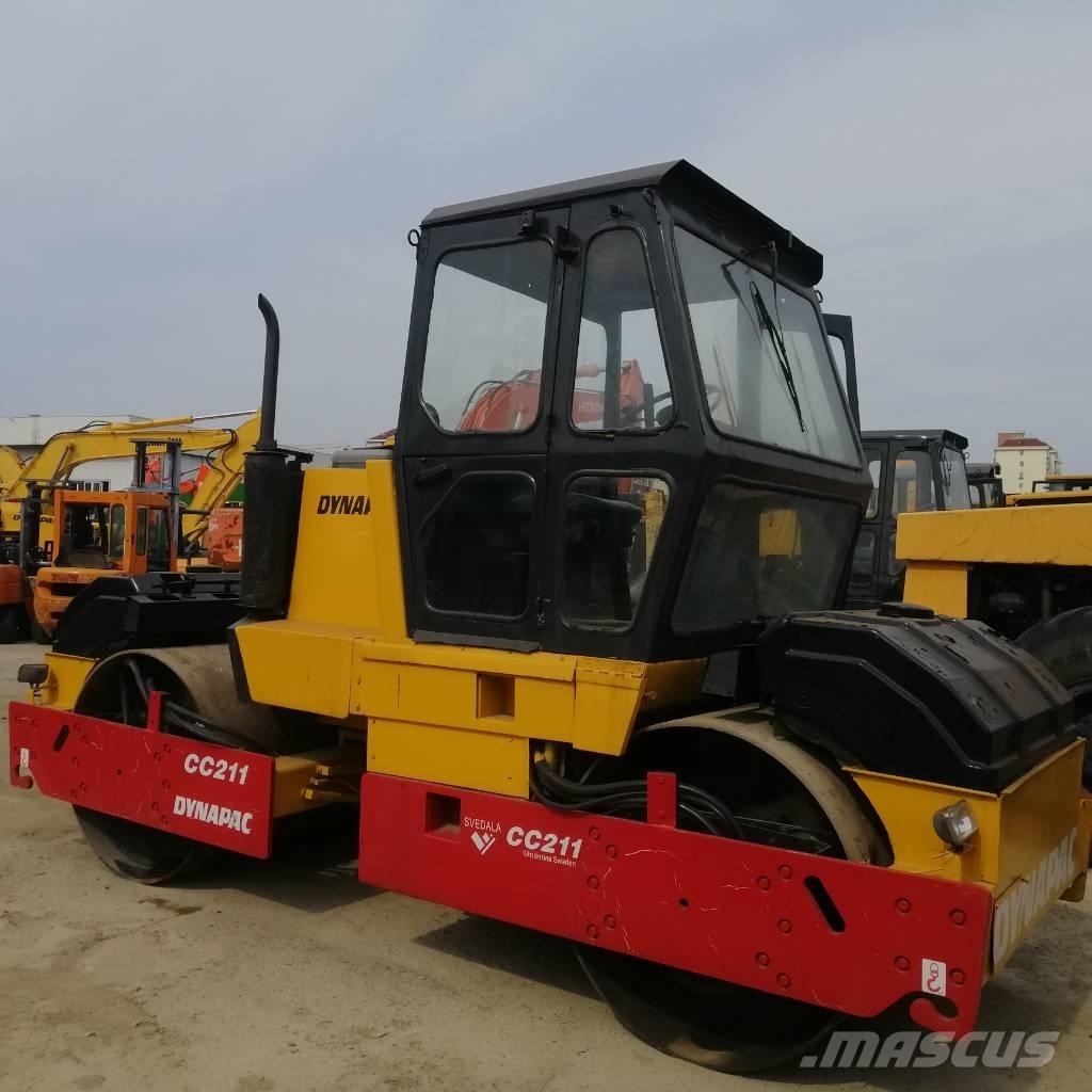 Dynapac CC 211 Катки тротуарные