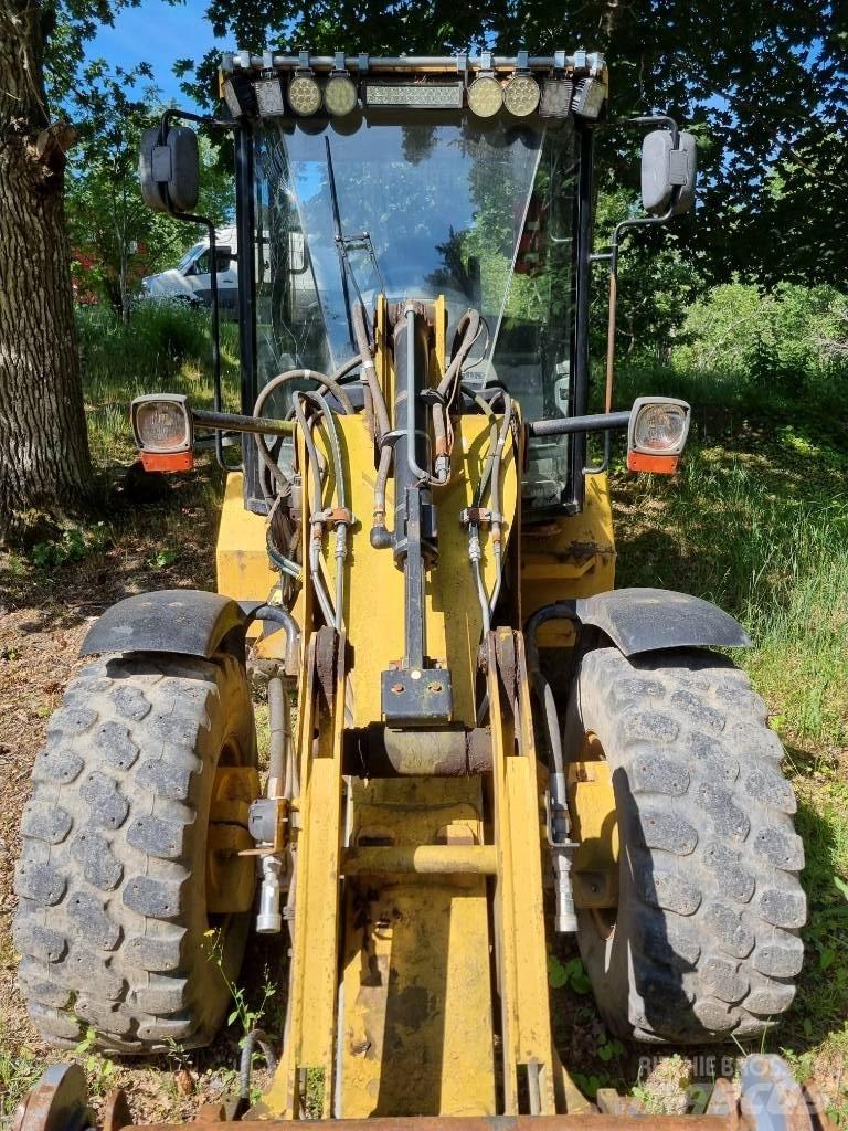 CAT 906 Фронтальные погрузчики