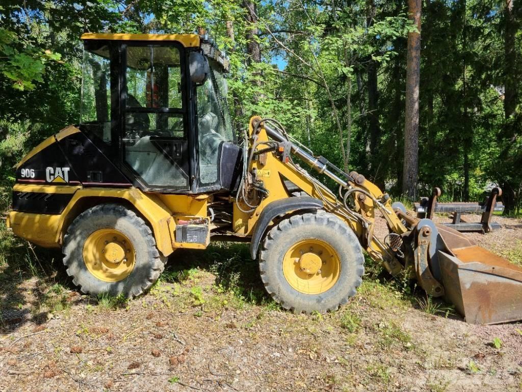 CAT 906 Фронтальные погрузчики