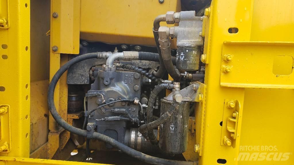 Komatsu PC130-7 Гусеничные экскаваторы