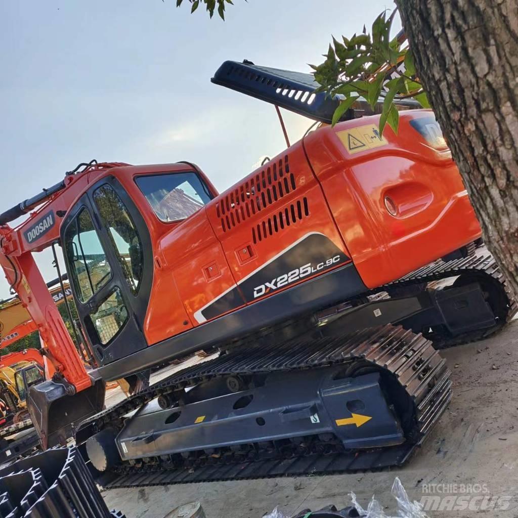 Doosan DX 225 LC Гусеничные экскаваторы