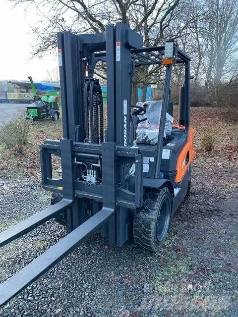 Doosan D30NXS Дизельные погрузчики