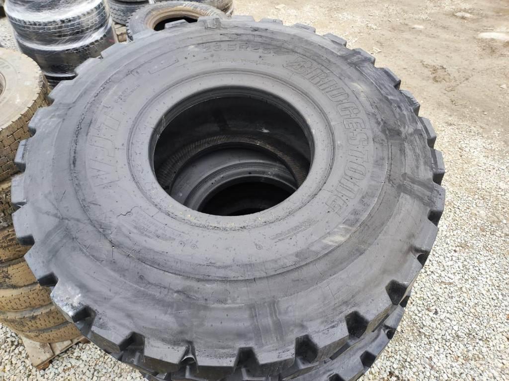  23.5 R25 tires Шины и колёса